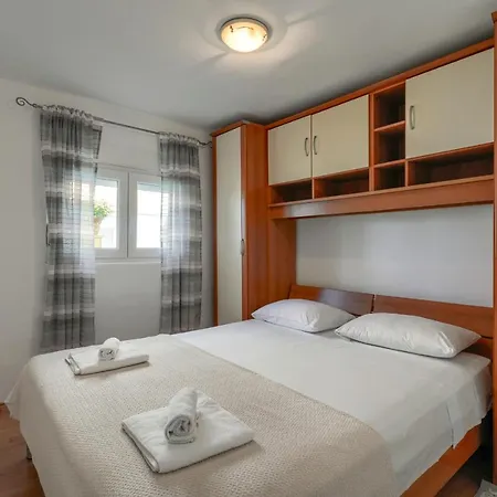 Haus Pia - Roza Apartmán *
