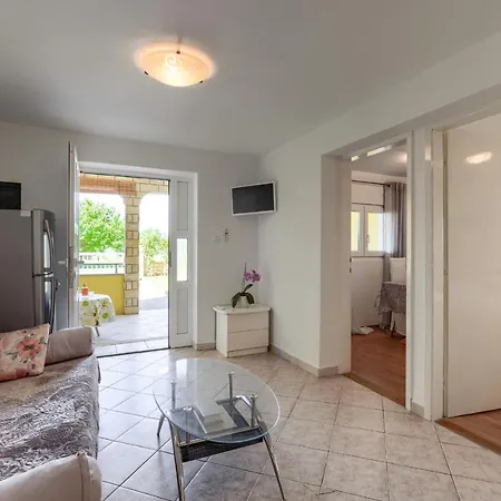 Haus Pia - Roza * Ražanac